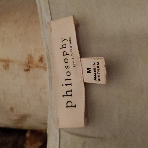 Light Gray/Silver Satin Top high/ low Size M - Picture 3 of 5